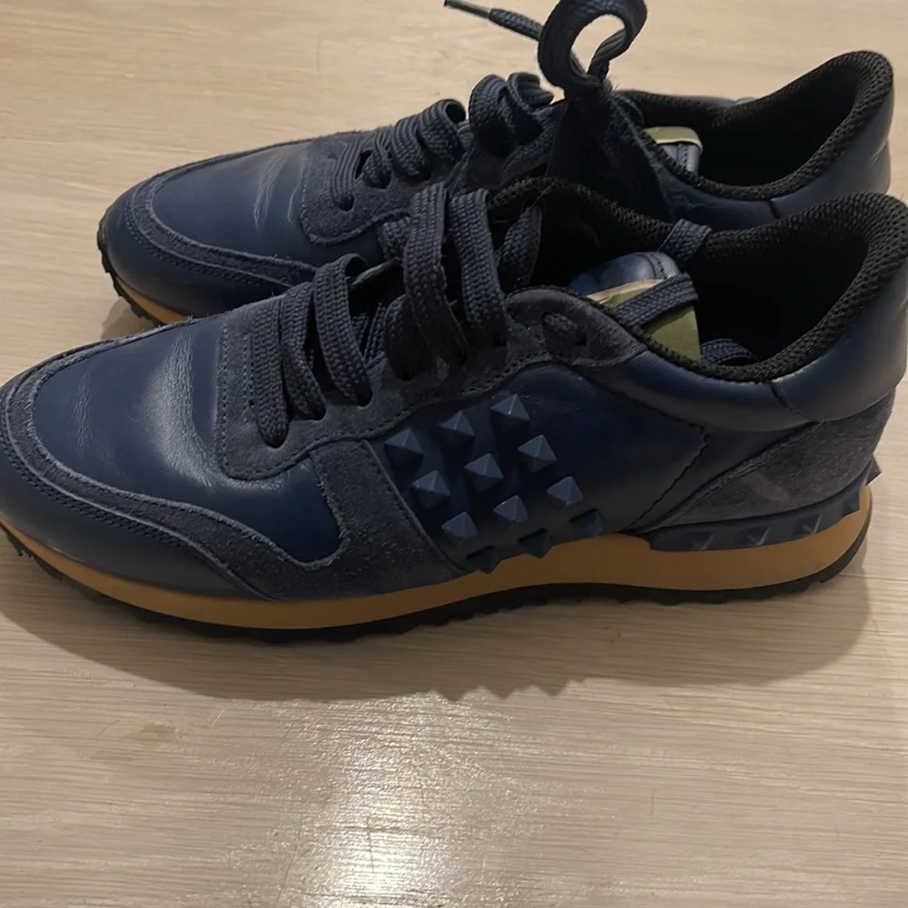 Barely worn Valentino rock stud sneakers in navy blue - Picture 3 of 4